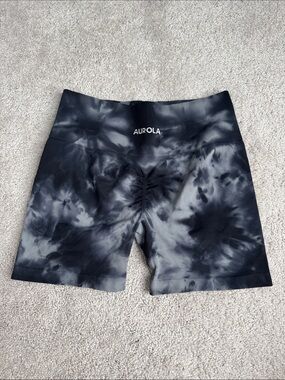 Aurola Influence Workout Tie-Dye Scrunch Bum 4” Shorts - M